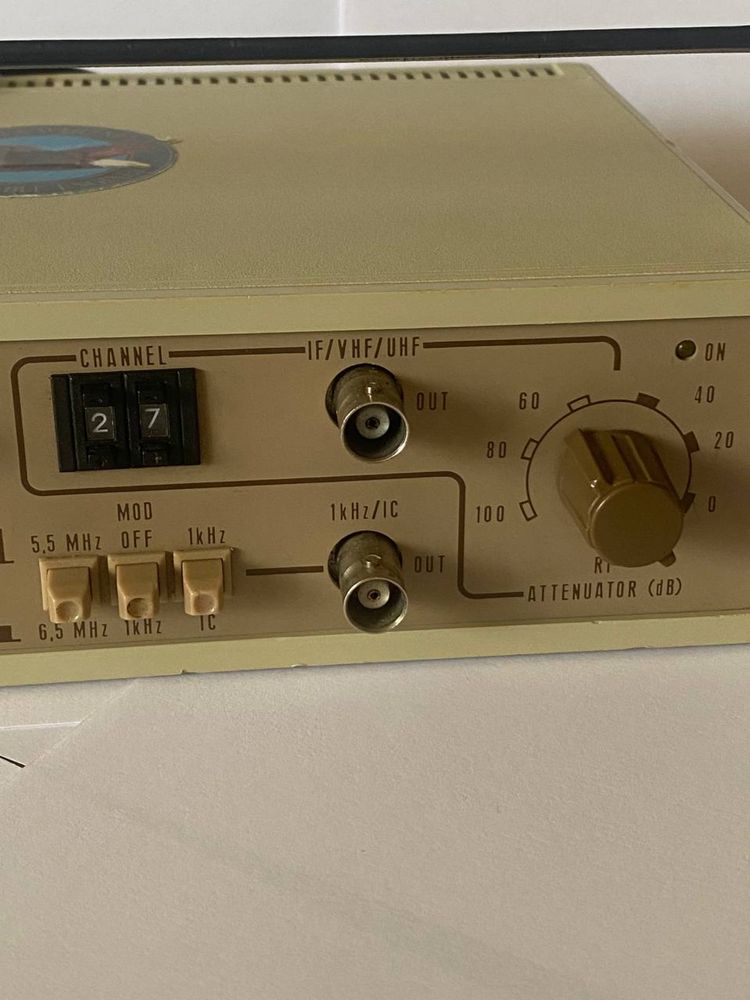 Генератор сигналов PAL-SECAM TR-0836/T046