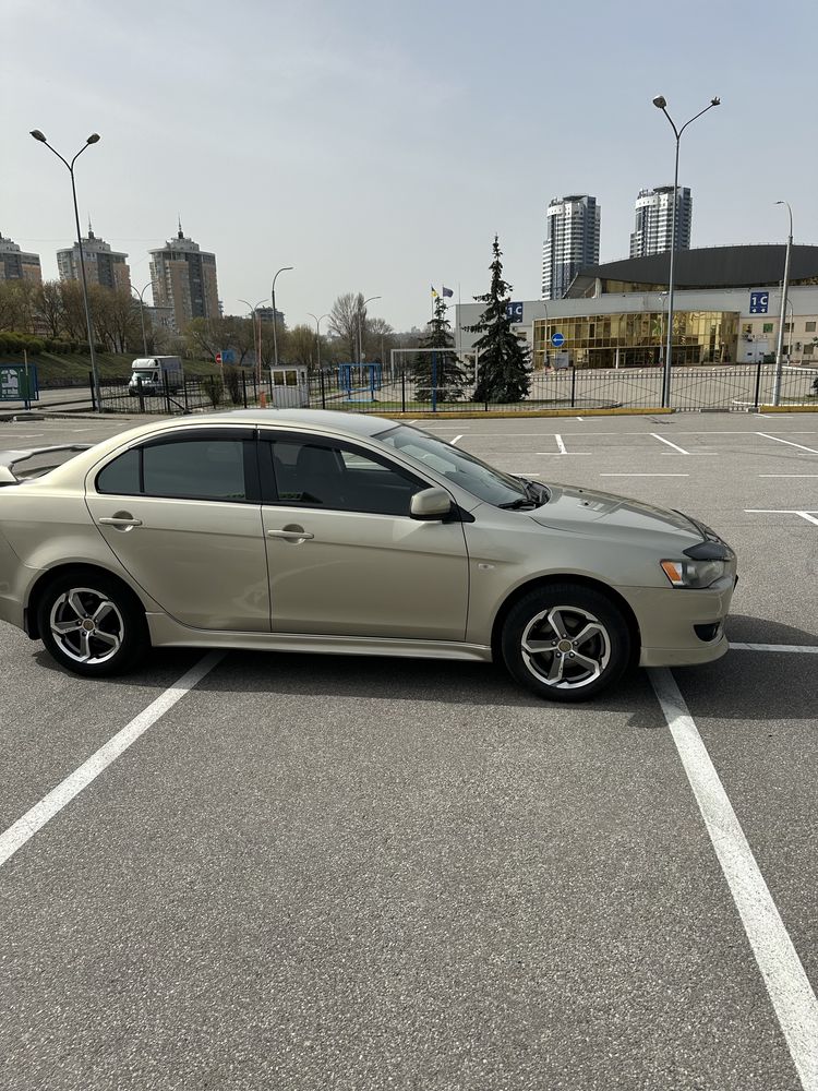 Продаю Lancer X