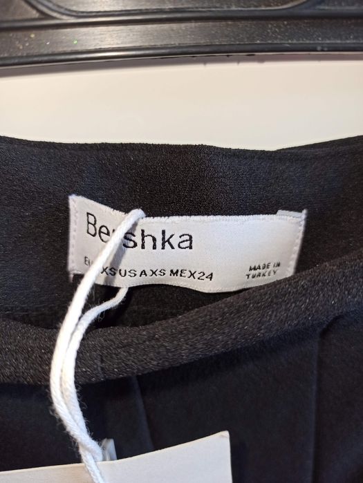 Saia preta plissada Bershka NOVA