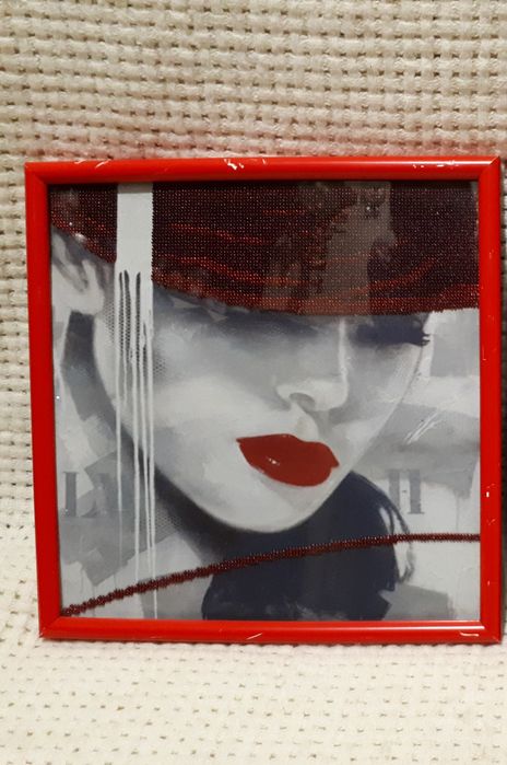 Картины вышиты бисером