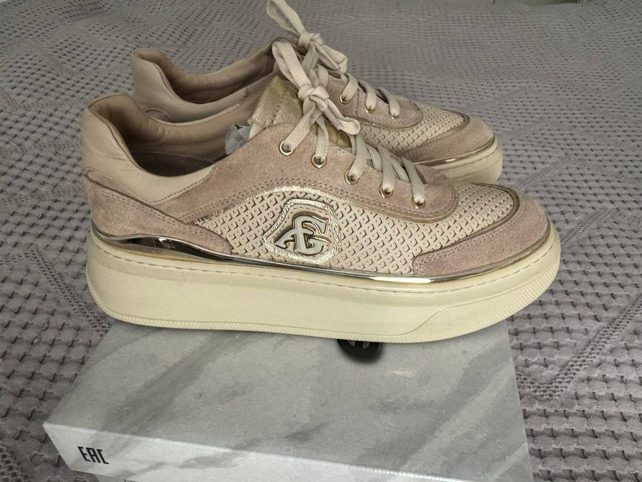 Шкіряні кросівки