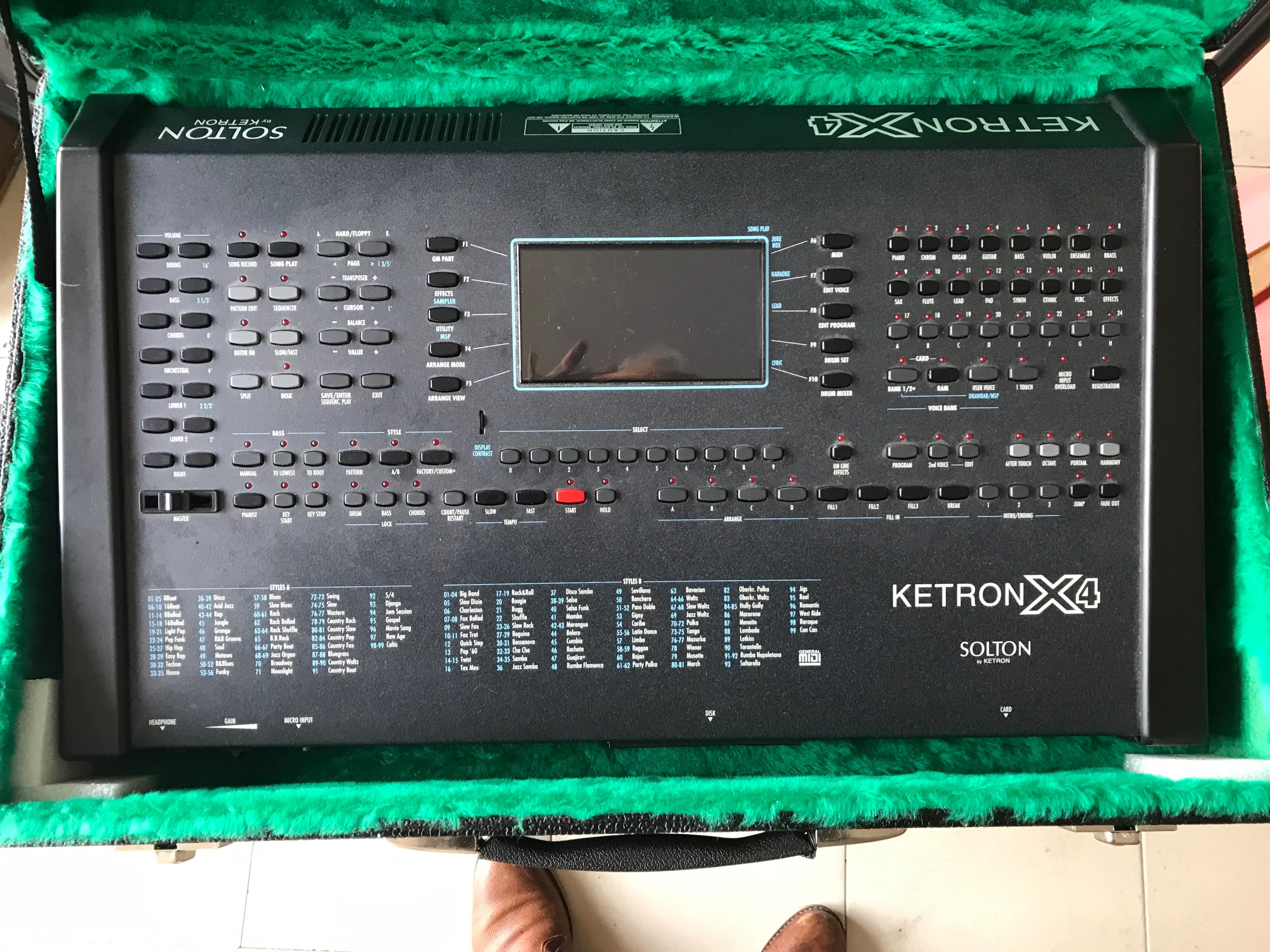 Caixa de ritmos Ketron X4