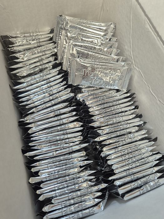 Kosmetyki hotelowe cukier w saszetkach ciastka Thank you paski WC