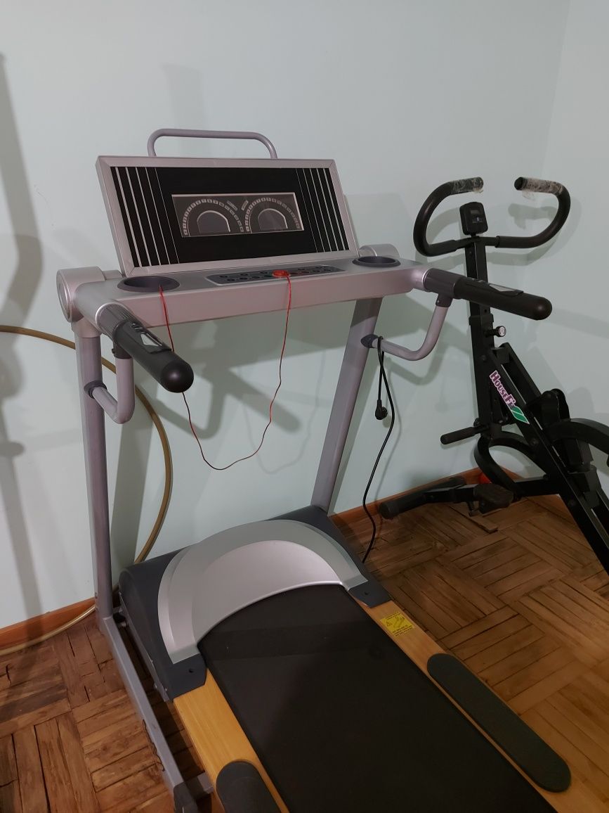 Электрическая беговая дорожка   HouseFit