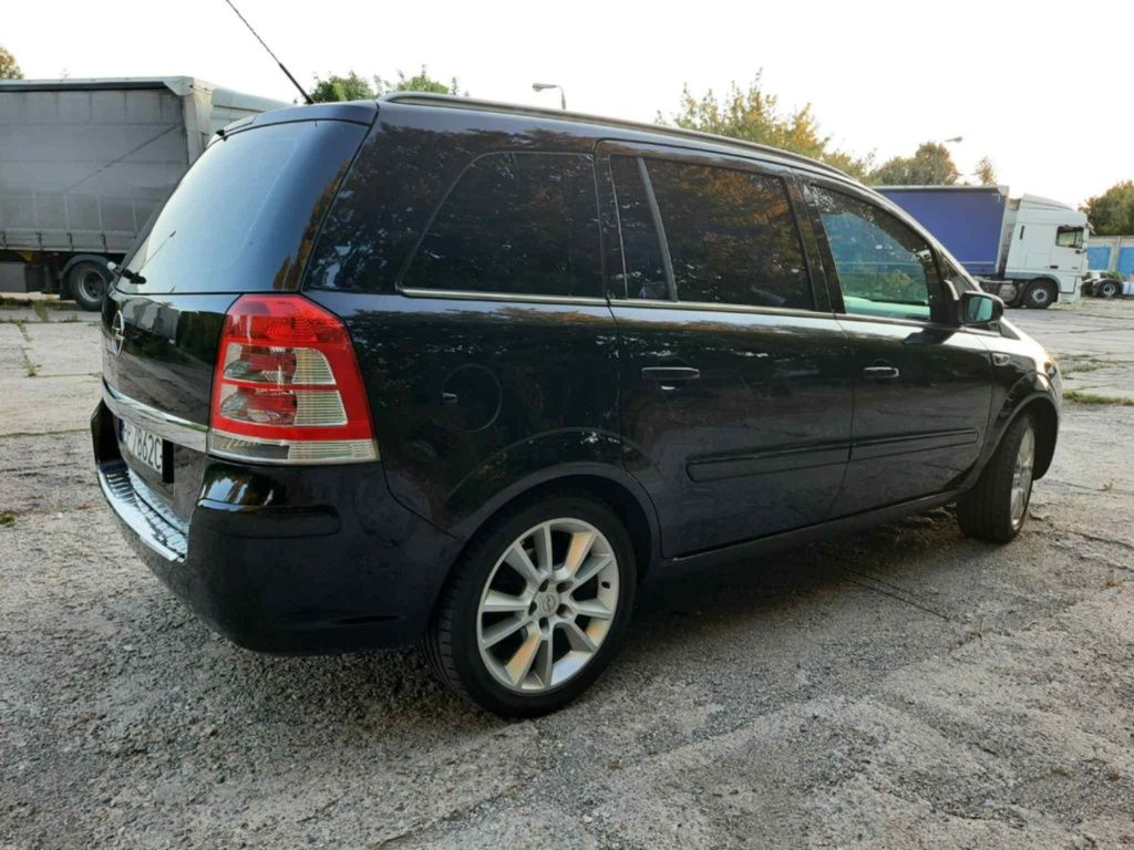 ## OPEL ZAFIRA ## 7 osobowy