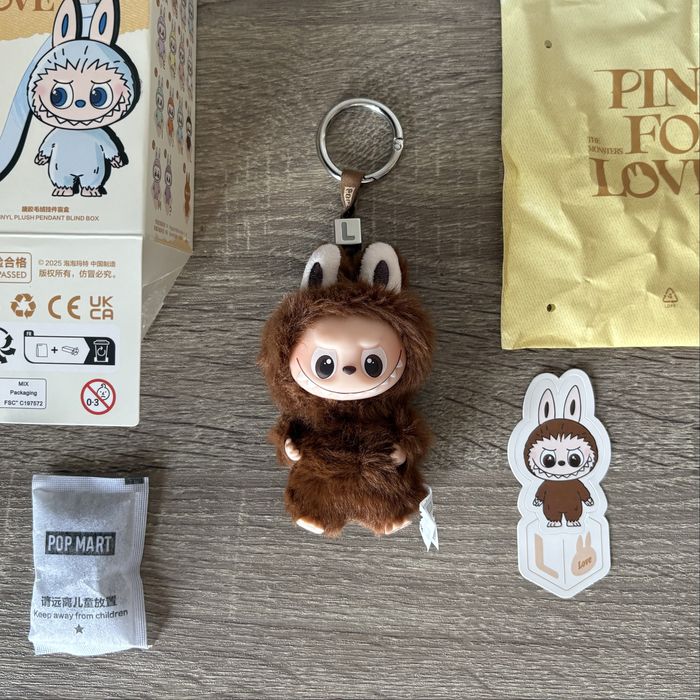 Оригінал Labubu - Pin for love брелок лабубу Pop Mart