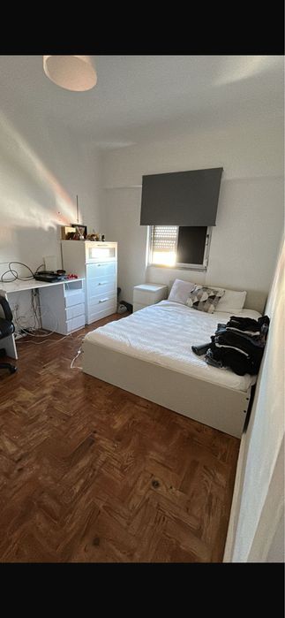 Alugo quarto para senhora ou estudante