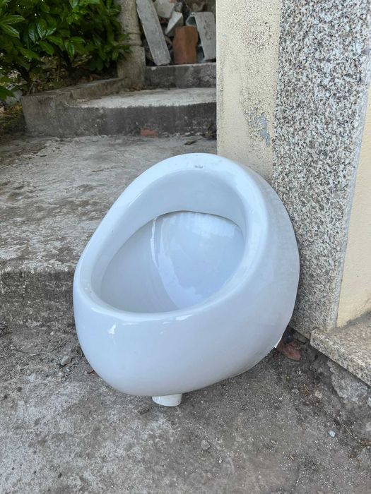 Urinol em bom estado