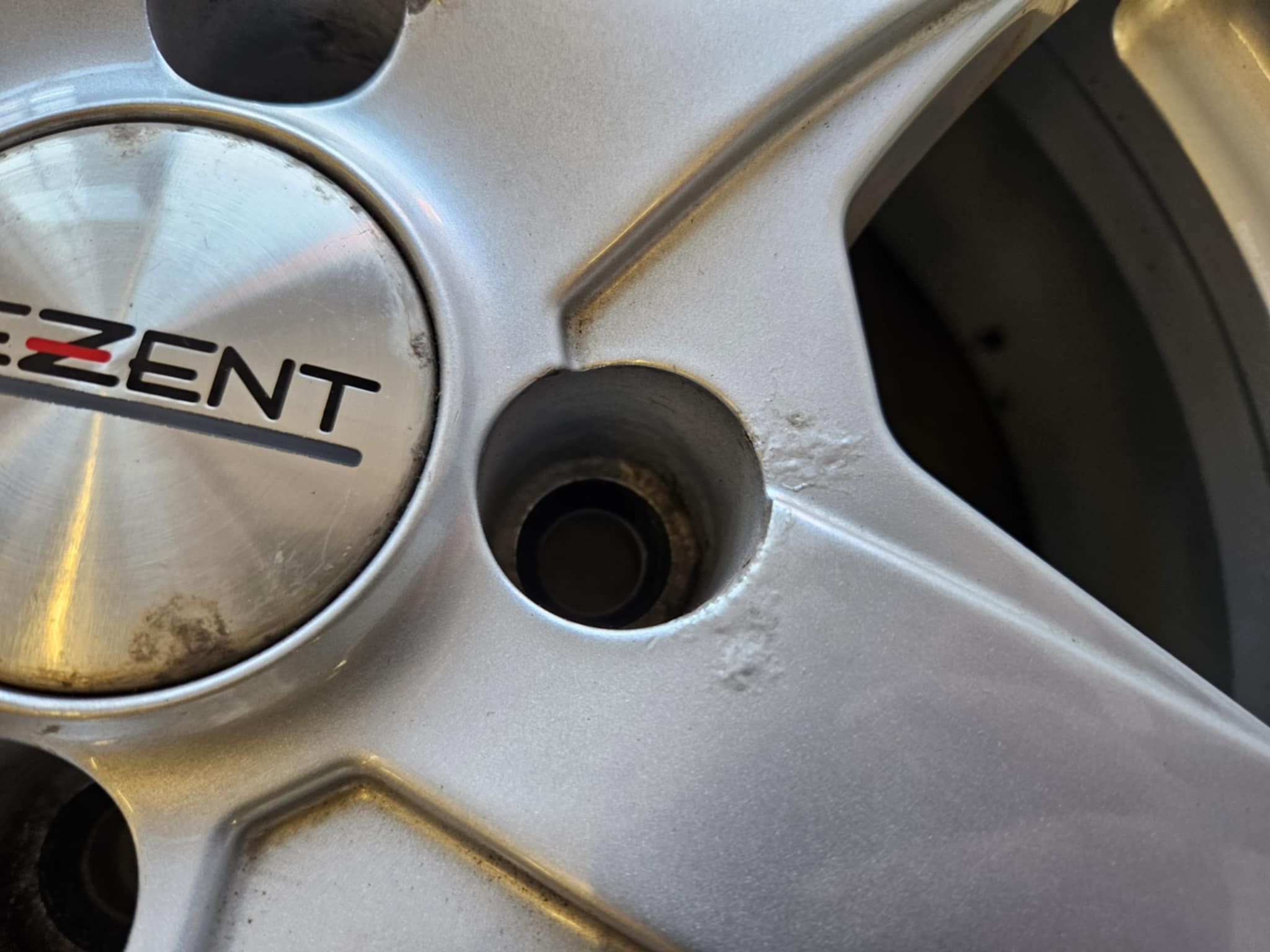 4x Felgi używane DEZENT RE 6.0 x 16 4x100 ET38 60,1 + czujniki TPMS