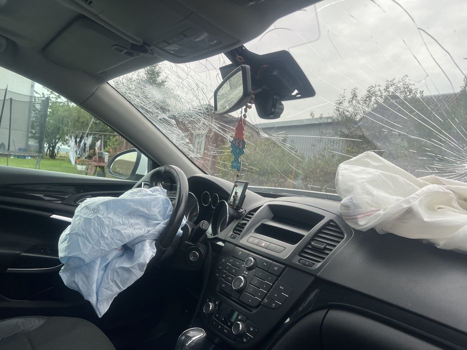 Opel Insignia uszkodzony