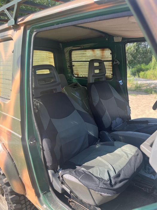SUZUKI SAMURAI.  Повнопривідний, легендарний позашляховик.