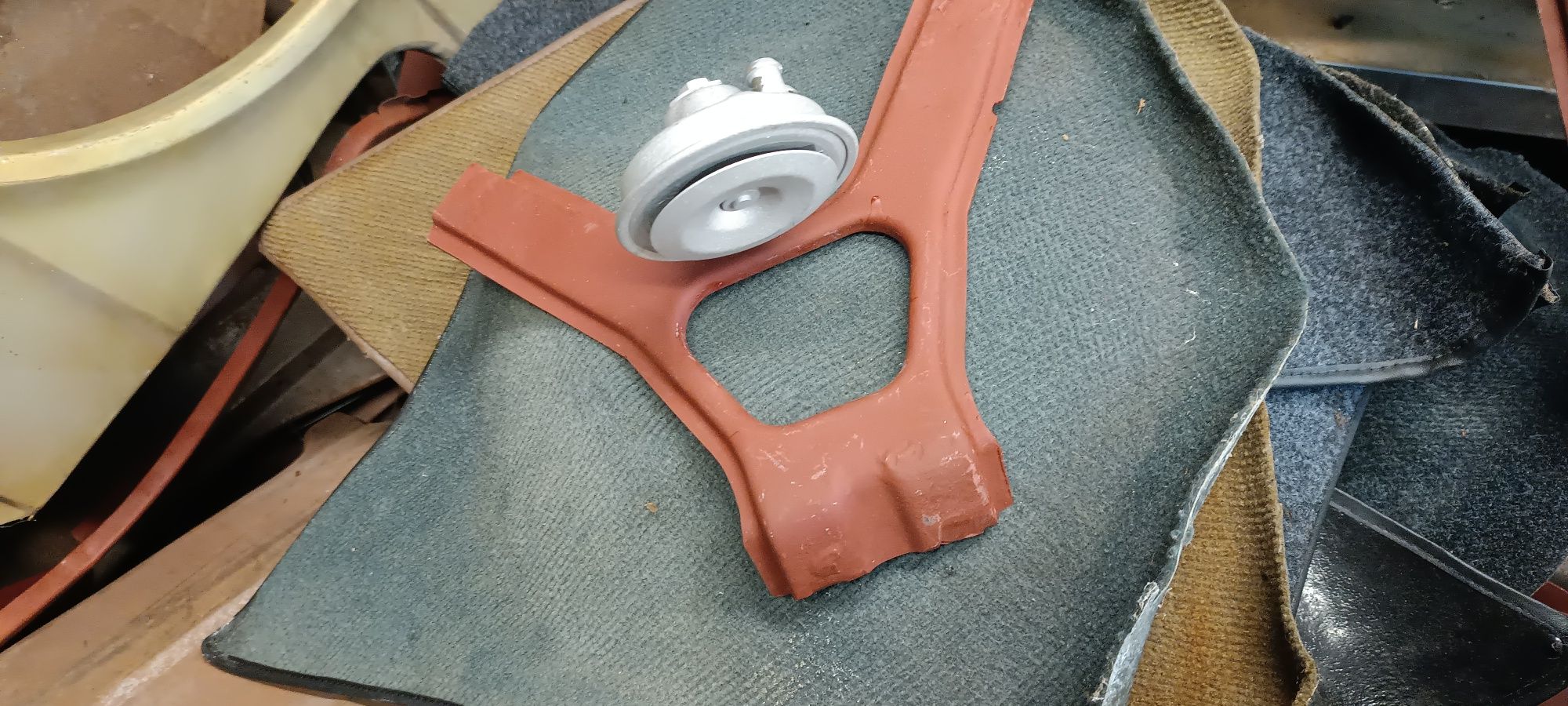 Fiat 126p wzmocnienie pasa przedniego oryginalne + klakson