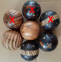 Bolas de decoração em madeira