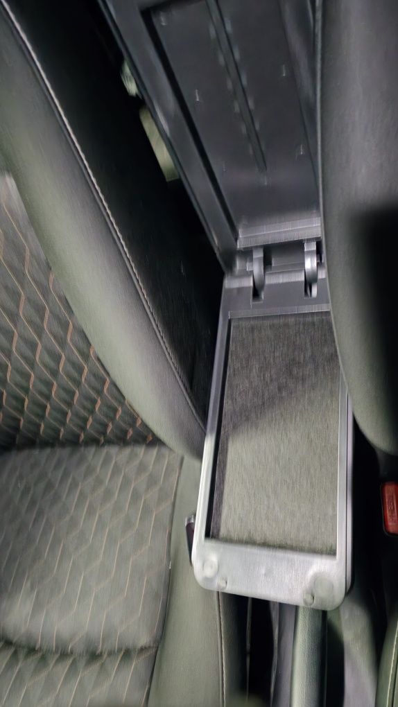 Apoio de braço amovível com portas USB