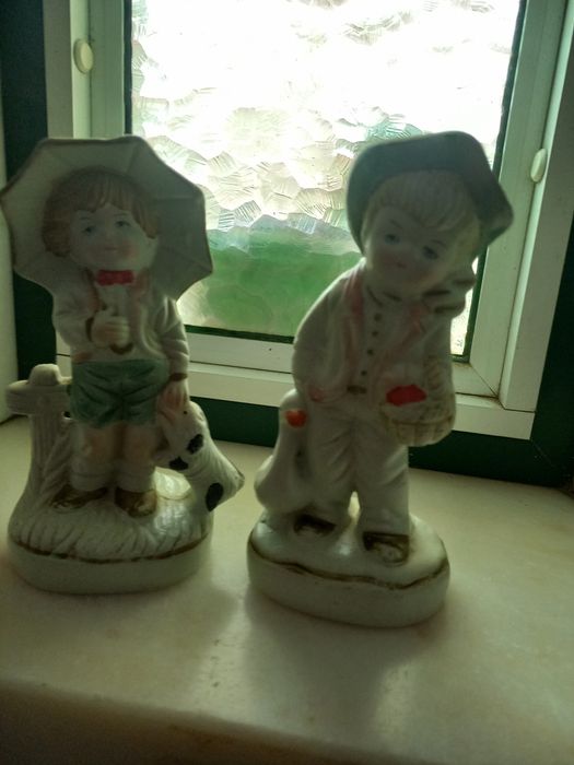 Bonecos em louça pintada