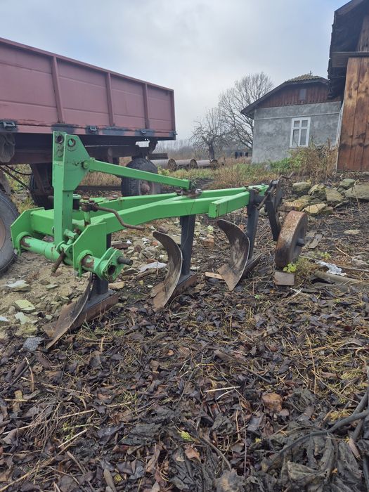 Плуг Bomet 3-х корпусний