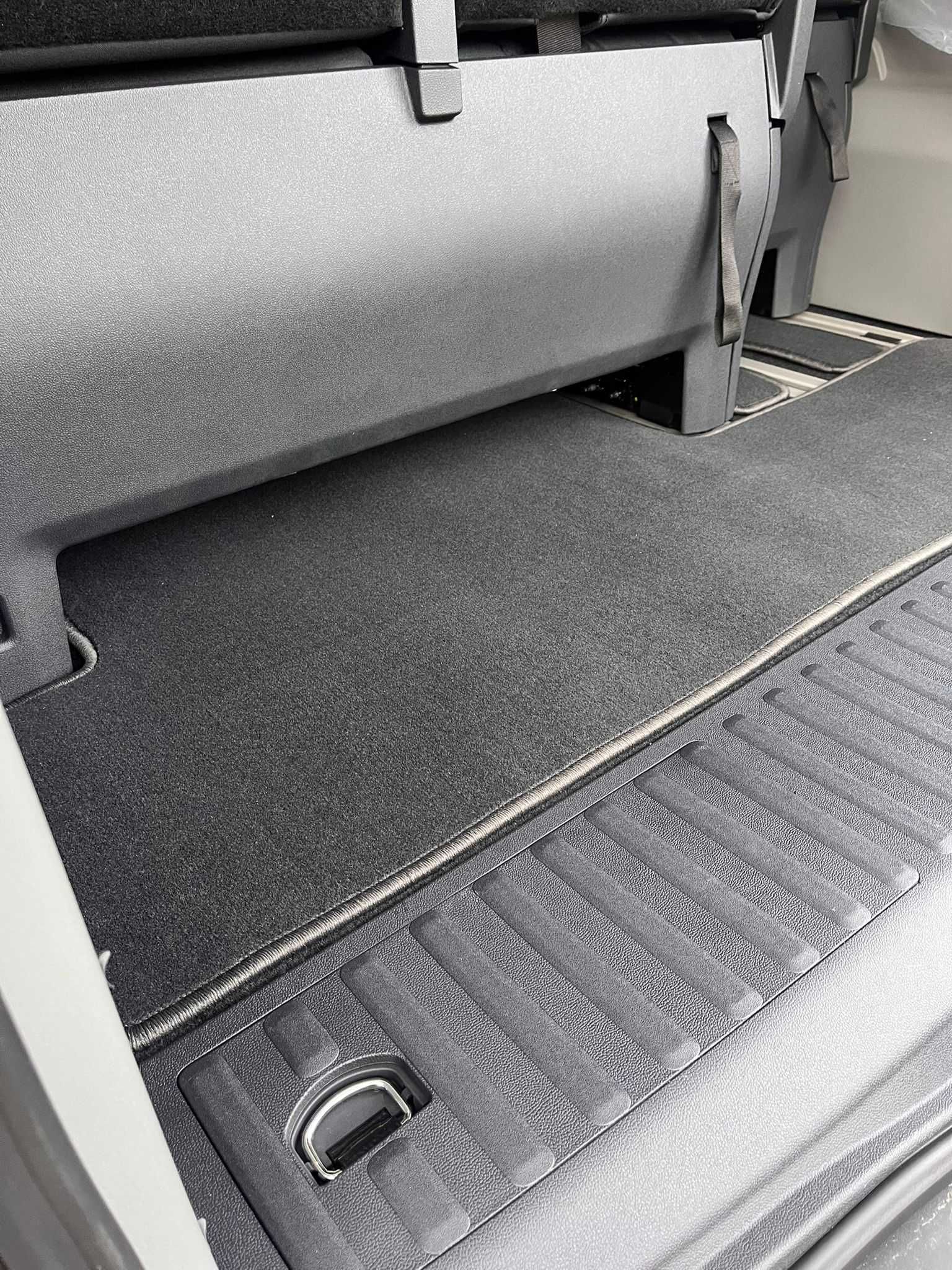 Dywaniki welurowe Nowy Ford Transit Tourneo Custom 2024