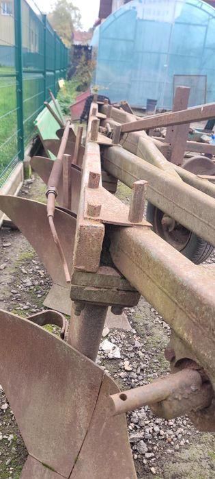 przetrzasarka KUHN FAHR , plug4 duży kosiarka