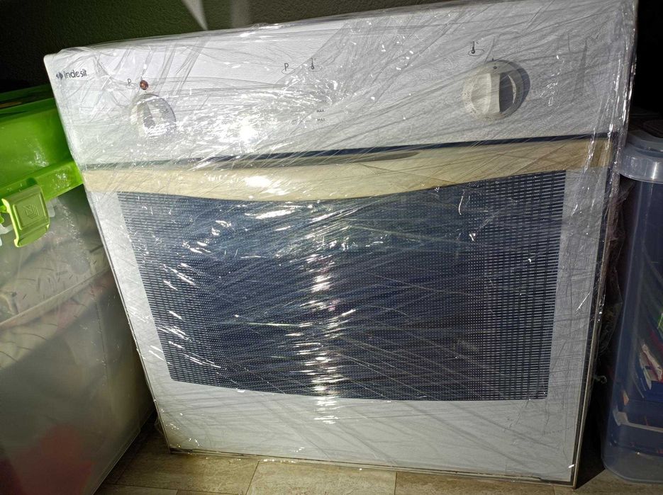Placa e Forno Indesit  encastráveis em BOM ESTADO