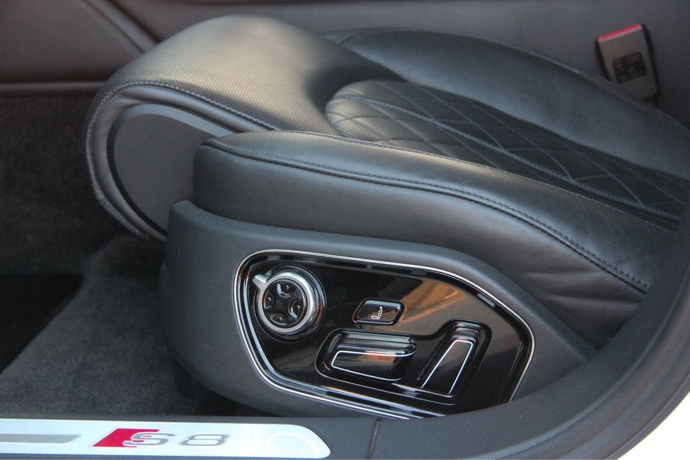 Продам Audi S8 2014