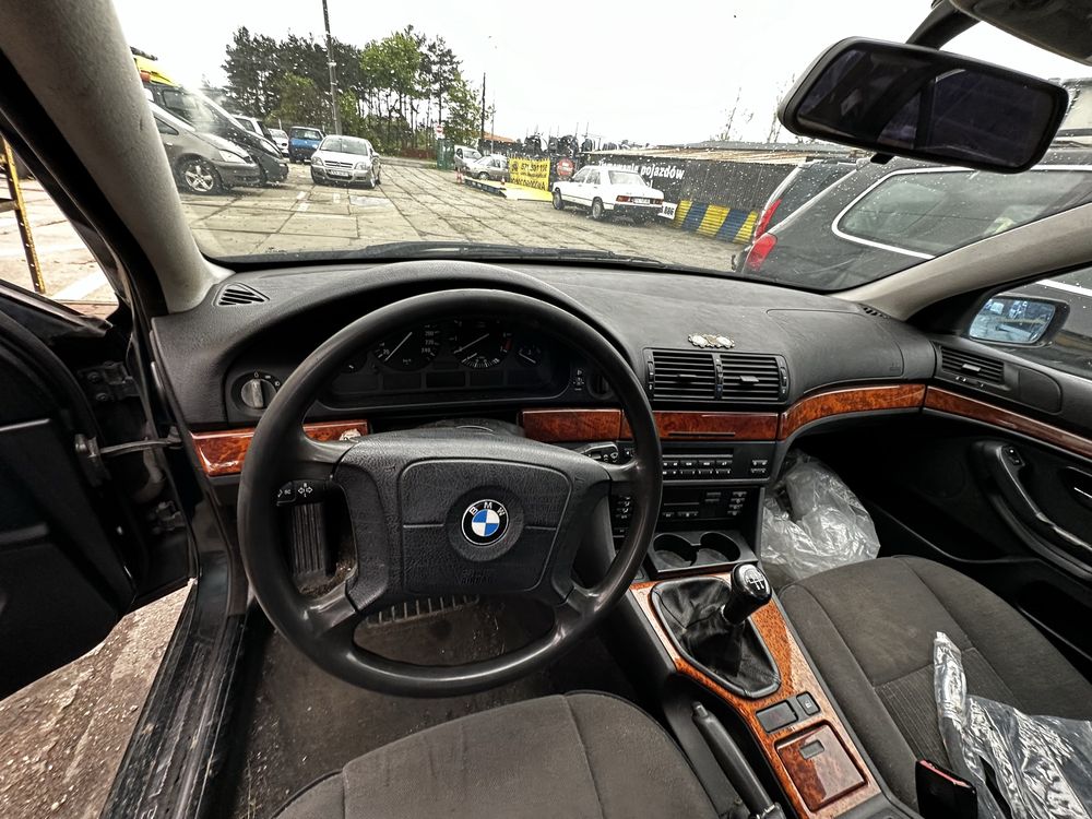 BMW E39 25 6s3 na części 2.5 E39 oxford Seria 5 Sedan wszystkie części