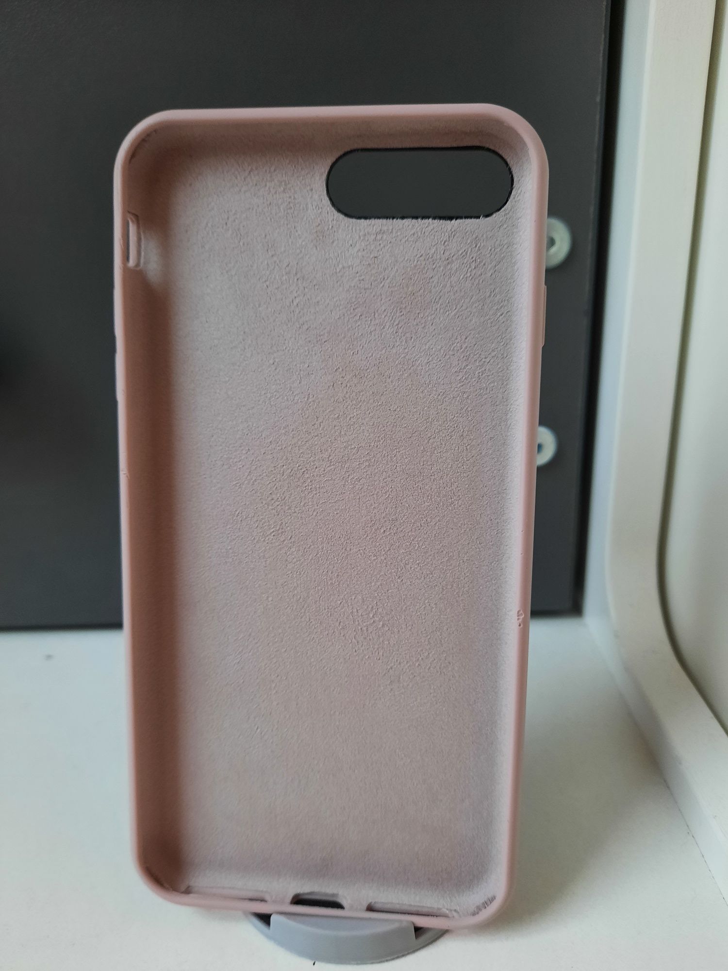 Etui na IPhone 7 8 plus zamykany z mikrofibrą silikonowy