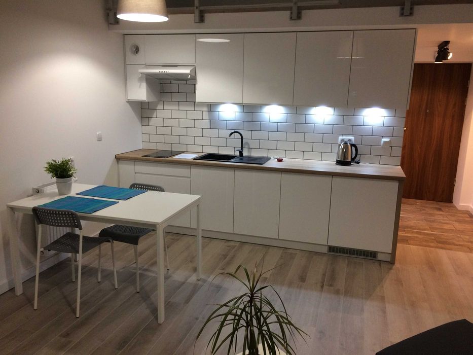 KAWALERKA W CENTRUM przy Komuny Paryskiej 72