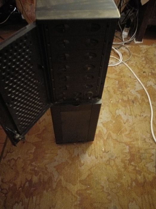 Корпус для комп'ютера сервера дуже дуже великий
