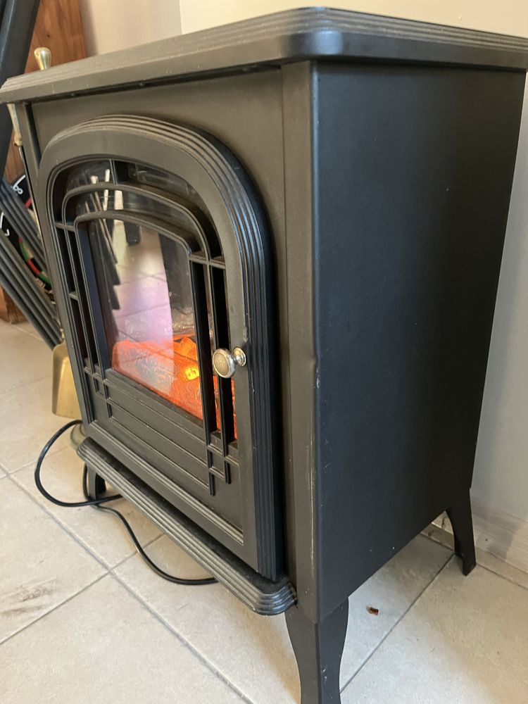 Kominek elektryczny z funkcja grzania