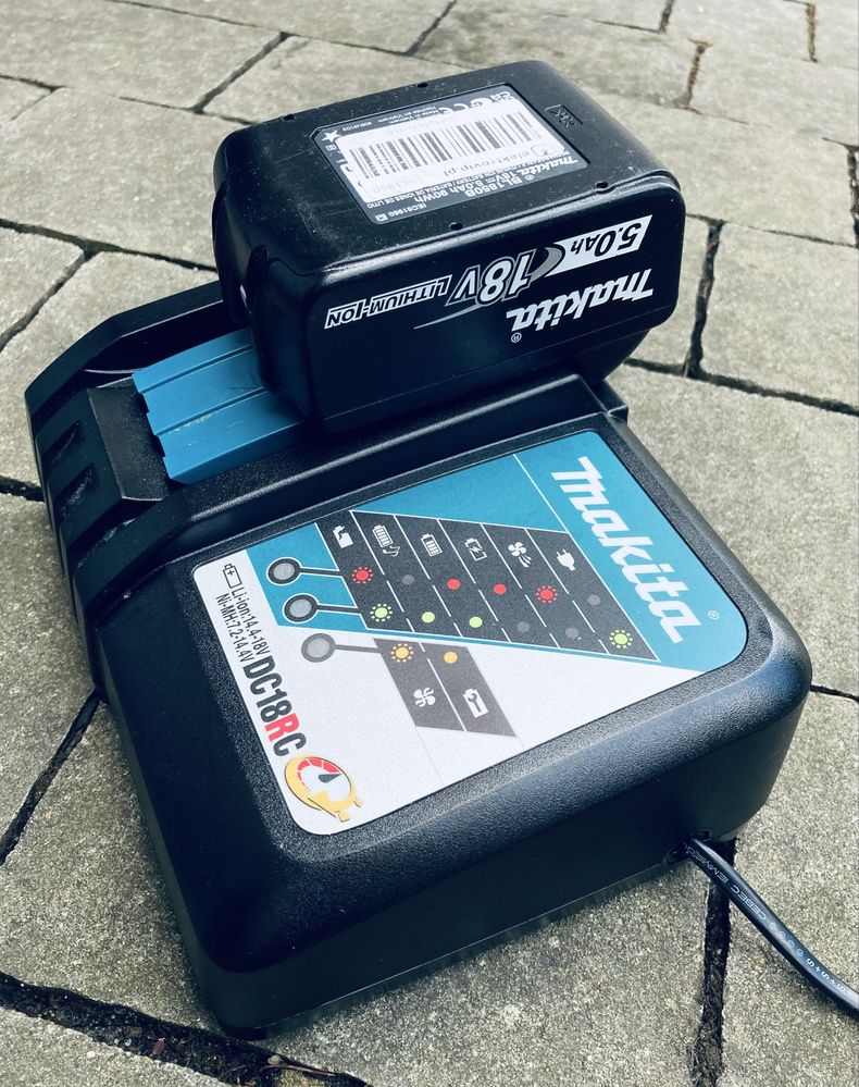 Odkurzacz przenośny MAKITA DCL282F + Ładowarka + Akumulator 5Ah