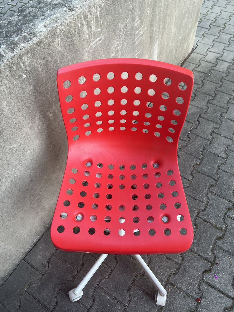Krzesło Ikea czerwone