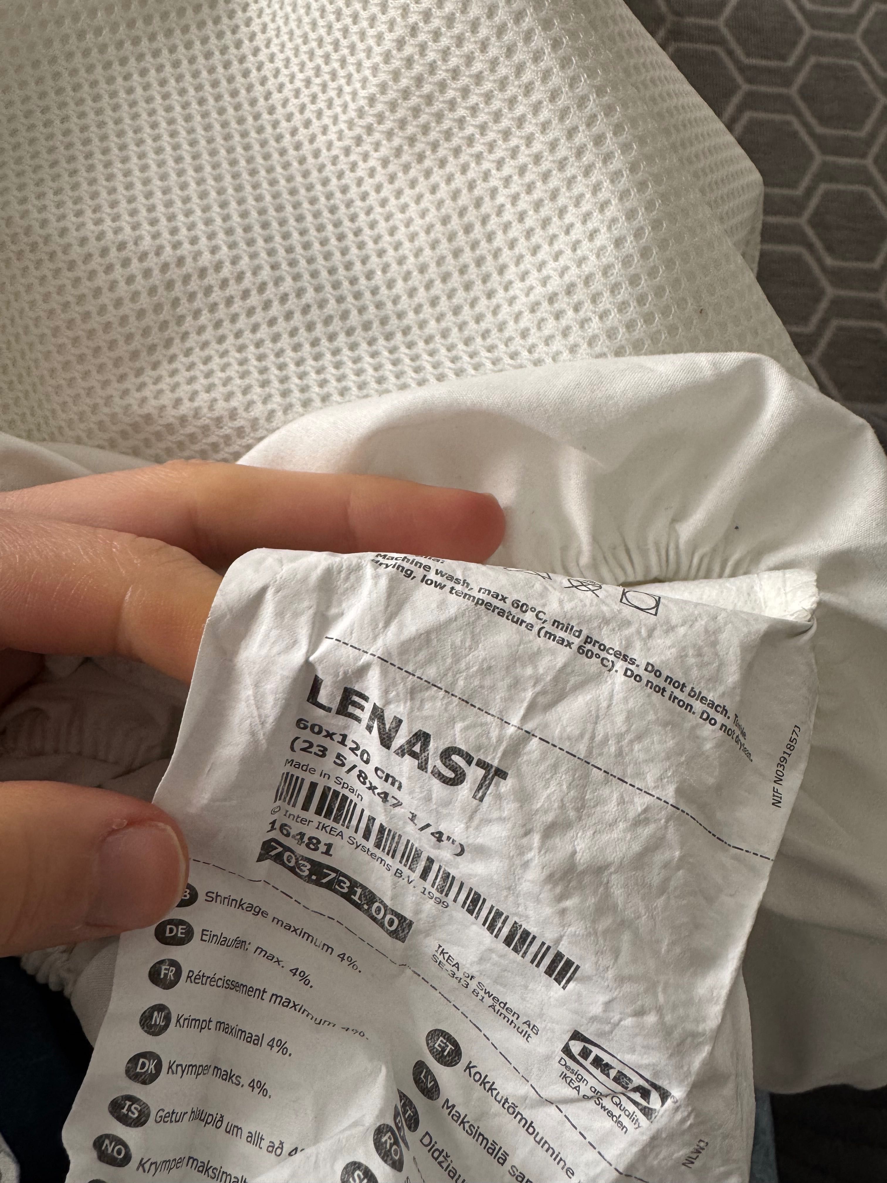 Ochraniacz i prześcieradło na łóżeczko niemowlęce