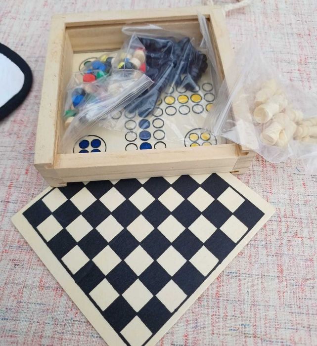 Mini Jogo Tabuleiro - Damas & Xadrez & Parchis