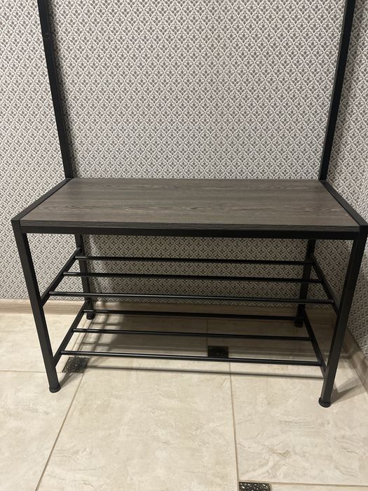 Вішалка з полицями для взуття, верхнього одягу, та головних уборів.