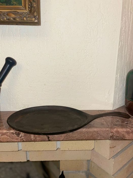 Продам чугунну сковороду