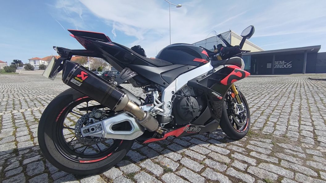 Aprilia RSV4 1100 Factory 2021 c/extras