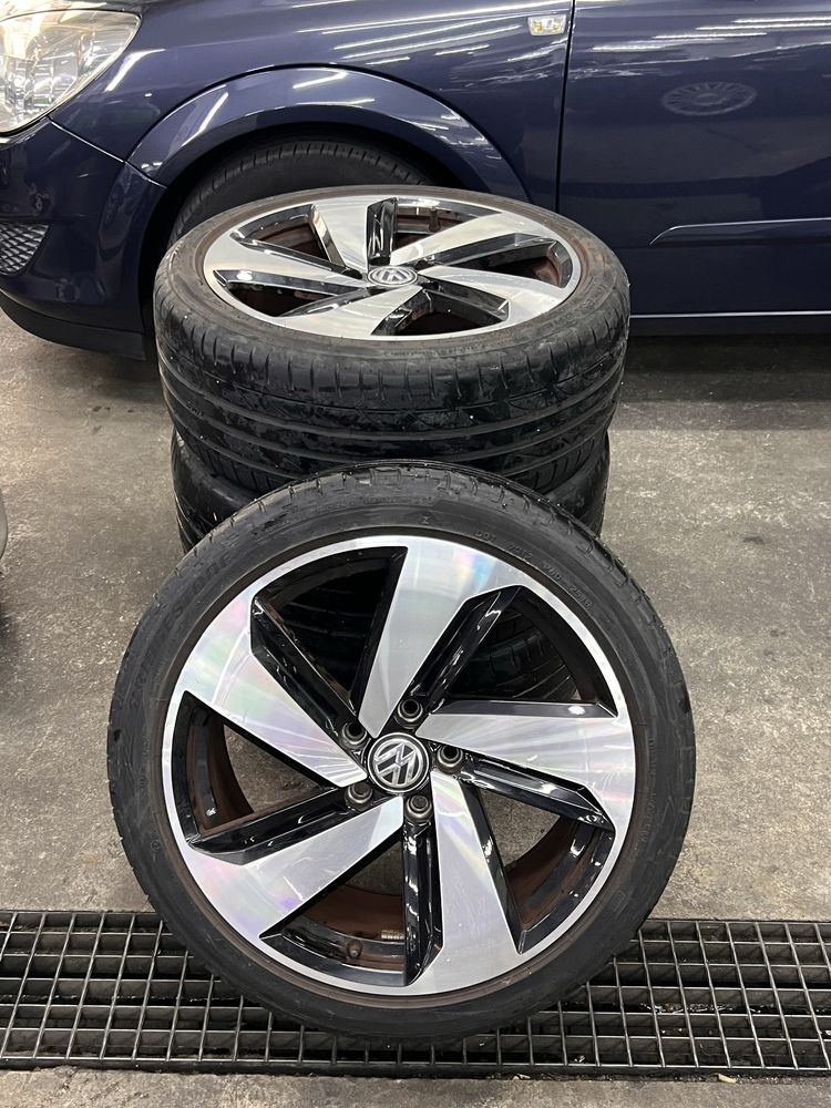 Jantes ORIGINAIS VW Golf GTI c/pneus semi novos!