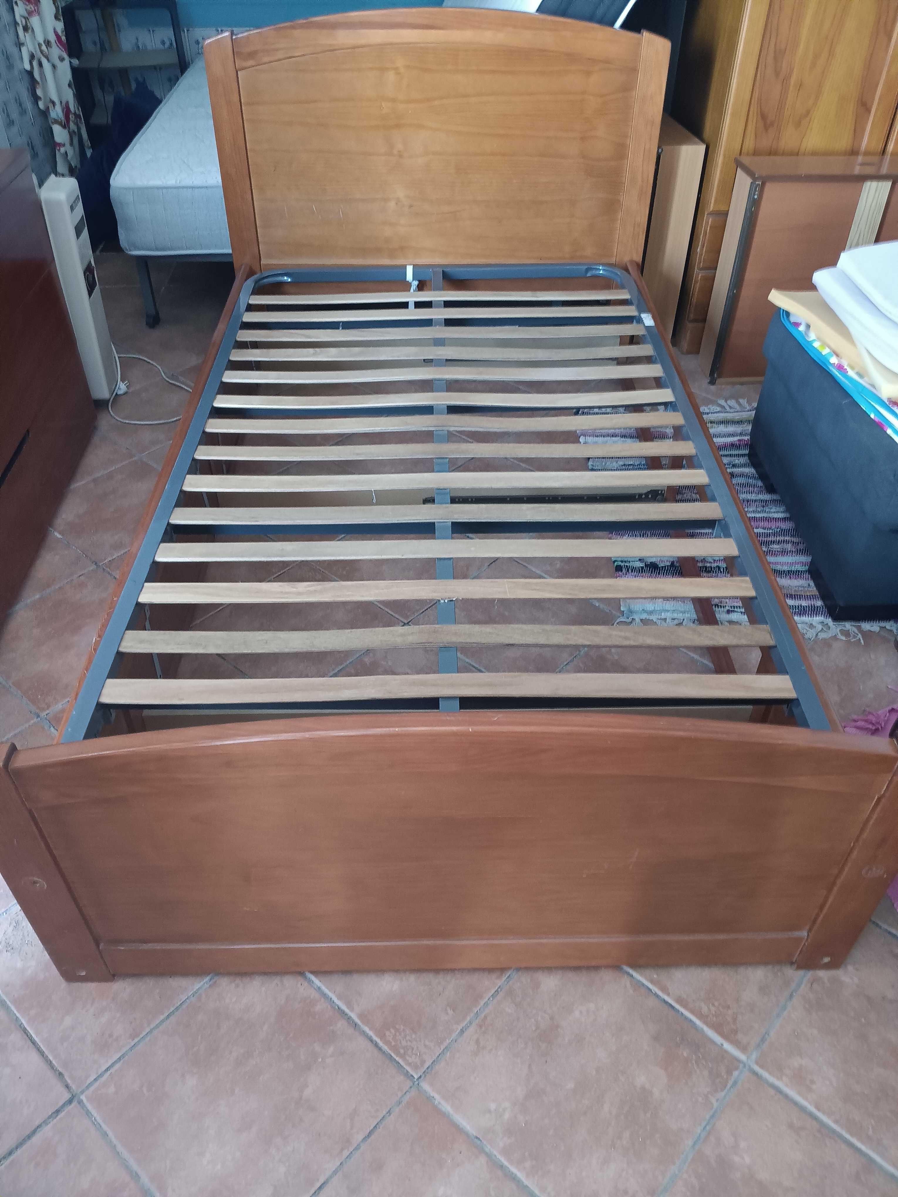 Cama de solteiro em pinho