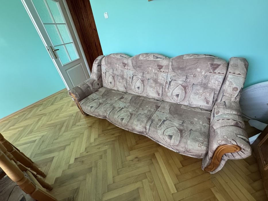 Stolik rozokladany +6 krzeeseł i sofa