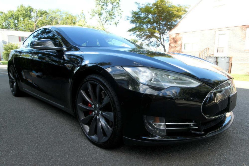 Tesla Model S P90D      2016