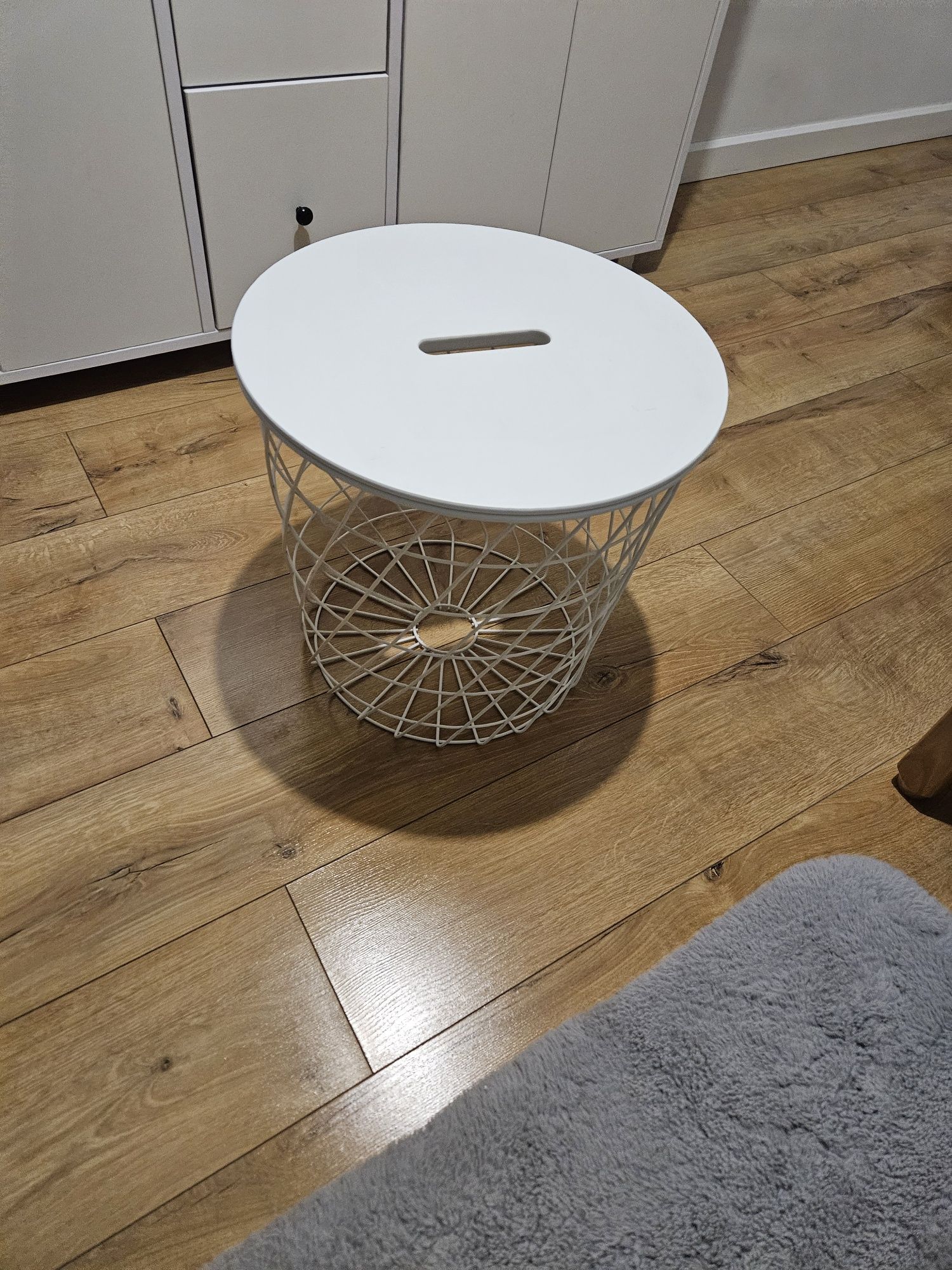 KVISTBRO Stolik z miejscem do przechowywania, biały, 44 cm IKEA
Stolik