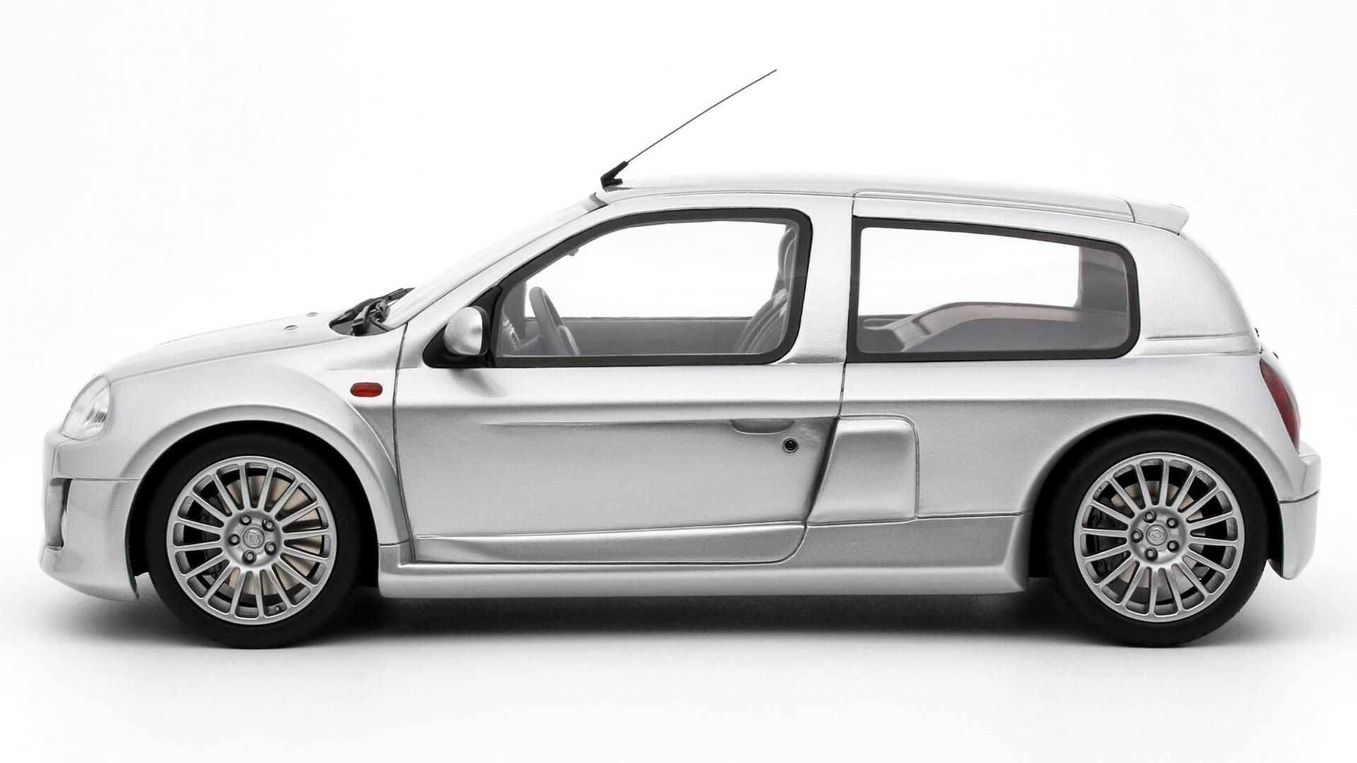 Model 1:18 Otto Renault Clio V6 Phase 1 2001 silver (OT1034)