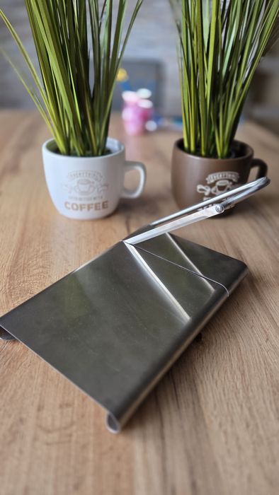 Deska z nożem do krojenia sera krajalnica