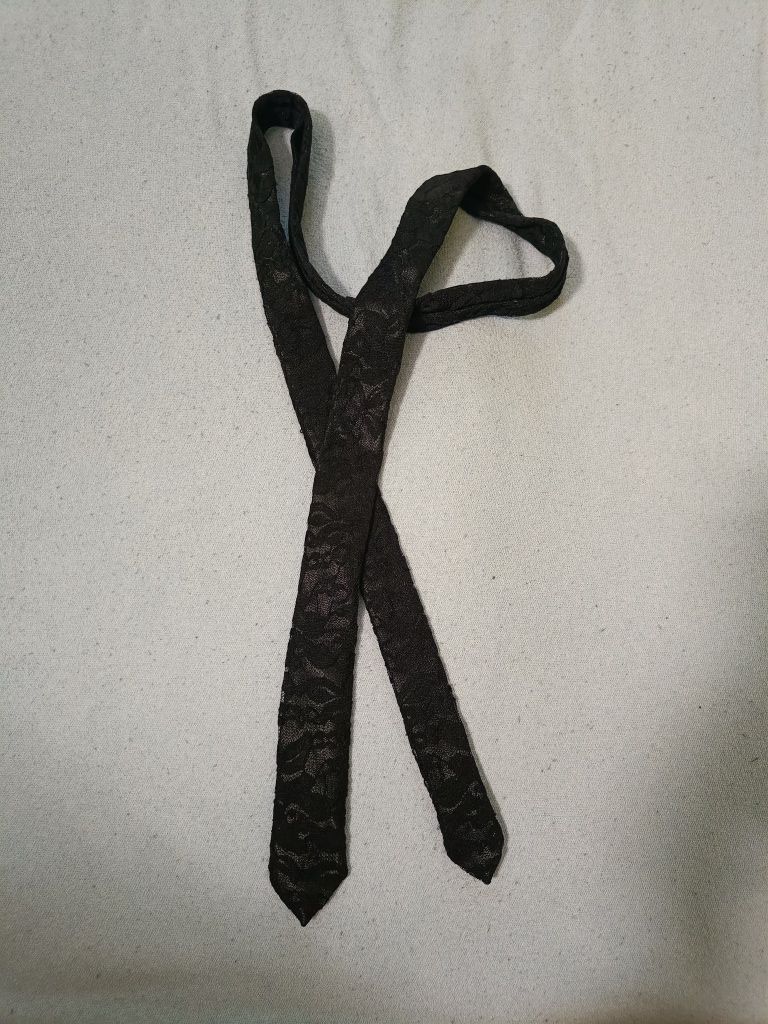Czarny koronkowy damski krawat Terranova
