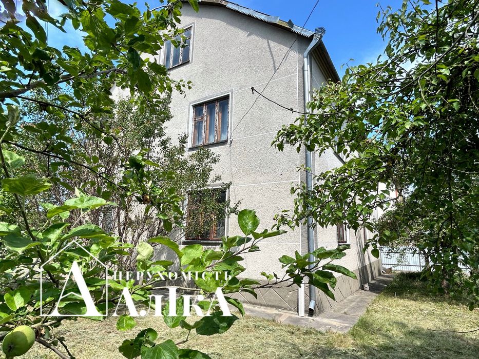 Продам 2-поверховий будинок в хорошій локації