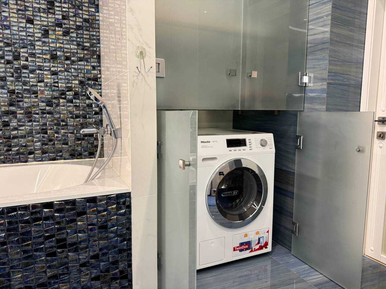 Продам  стильний котедж розташований у затишному районі міста.