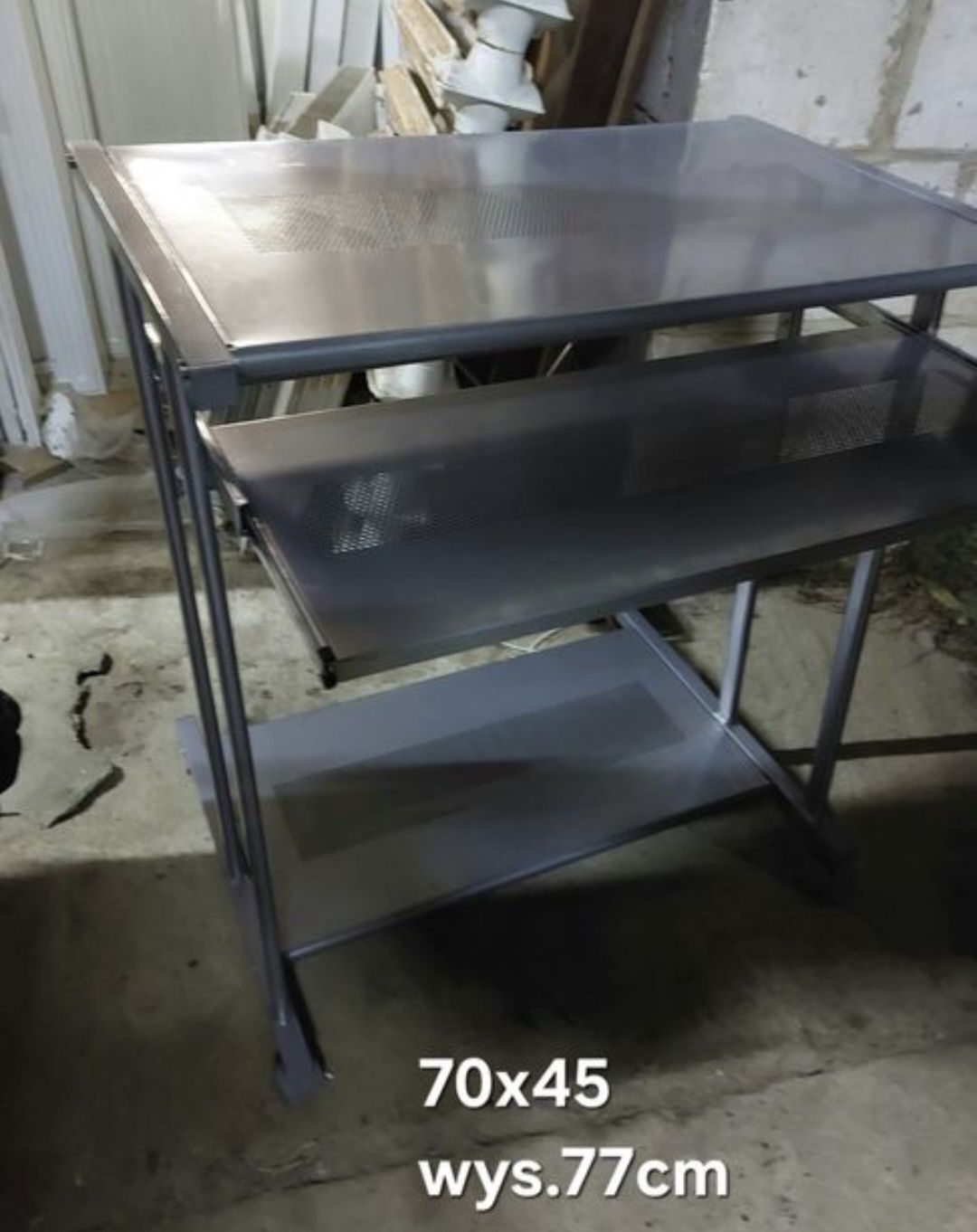 Biurko metalowe o rozmiarze 70x45, stabline. Mamy też inne biurka.