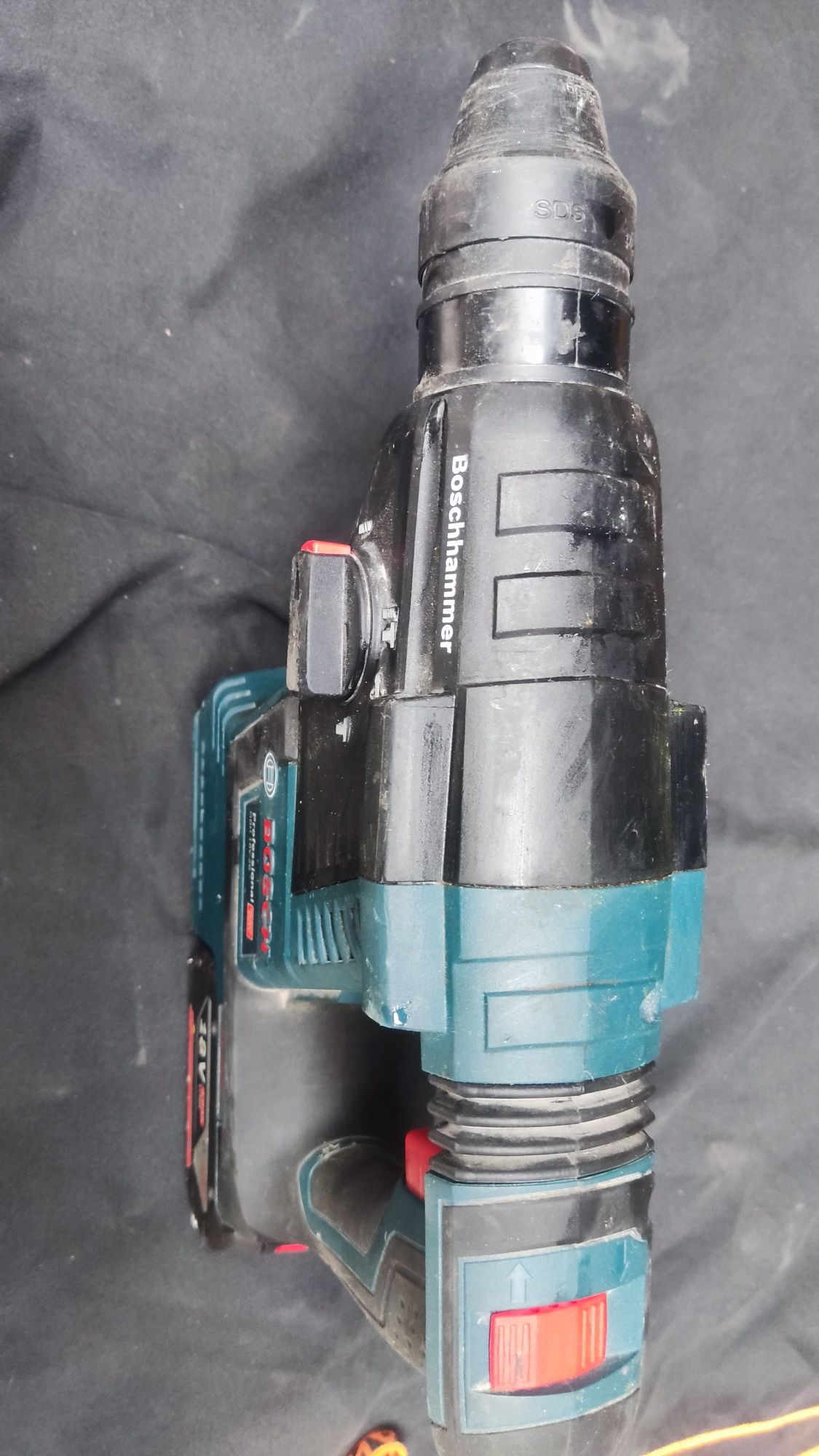 Młotowiertarka, młot udarowy BOSCH GBH 18-26 z aku i ładowarką