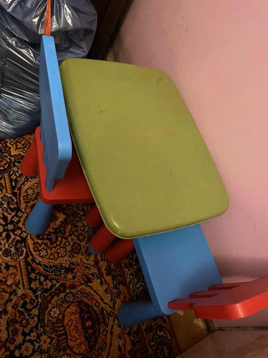 Stolik z krzesełkami