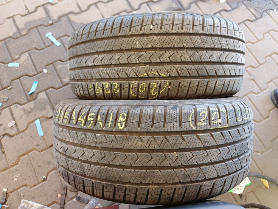 Opony wielosezonowe 235/45/18 Vredestein 2 sztuki 23r